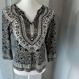 Black and White Patterned Women's Top